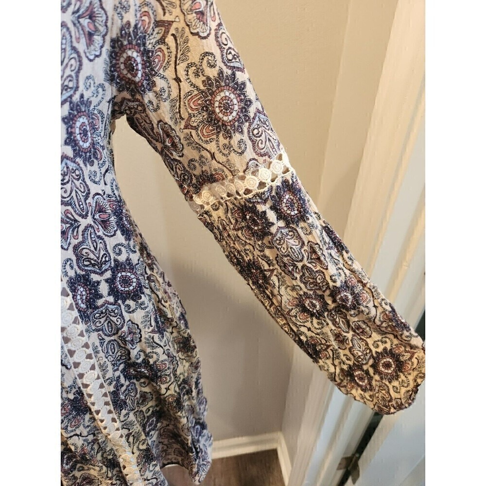 En Creme Anthropologie Boho Blouse tan w floral design and crochet accents sz s - Picture 3 of 6